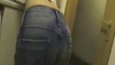 blond laseczka fajnie porusza dupcią na kutasie