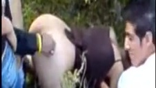 rachel wypina swe krągłe pośladki