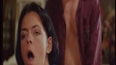 łysy murzynek posuwa blondi na pieska