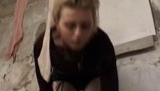 liżą jego kutaska na zmianę