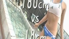 niunia tańczy i rozbiera się przed kamerką