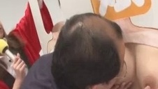 całkiem przyjemna mamuśka z małymi piersiami