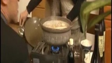 opiera się o krzesło a on rucha ją od tyłu na stojaka