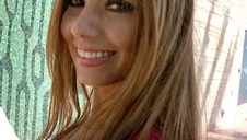 laska z mega biuścikiem wskakuje na członka