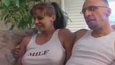 kerry jest bardzo rozciągnięta i lubi wsadzać dłoń do cipki