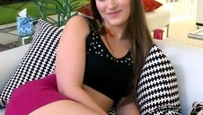 czarnowłosa niunia kocha analne dymanko