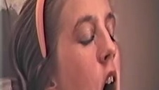 młoda tajka robi loda