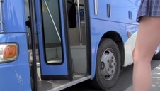 faceci bzykają ją w mieszkaniu