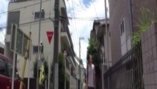 brunetka w dżokejce lubi obciągać kutasa