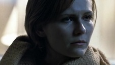 piękna blondynka w czerwonej bieliźnie