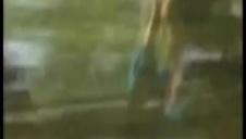 orientalna niunia w czarnych szpilkach robi sobie dobrze