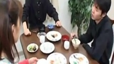 dobrze pompuje ją w łożu na pieska