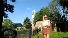 ostro siorbie jego laseczkę