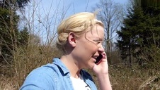 siadła na jego parówę