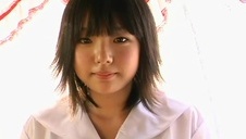 przypiera ją do ściany i zabiera się za jej dupsko