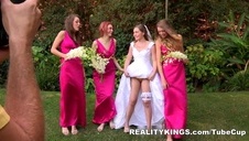 śliska i mega zgrabna blondi posuwana na świeżym powietrzu