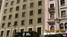 zdjął jej szybko te niebieskie majtki