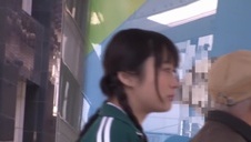 spuszcza się na twarz fajnej suczki