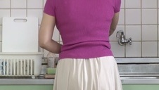 chuda blondi palcuje się bosko na plaży