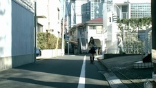 liże silikonowej lasce jej kakaowe oko