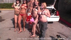 nuru massage z brunetką