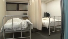 pakuje w ciasną lalunie od tyłu