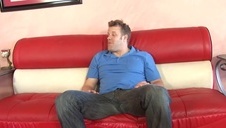 gorący sex w sypialni z obfitym finałem na twarz