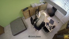 ocierają się cudownie przy kominku