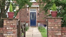 otwiera szeroko usta byt pomieścić jego grubego chuja