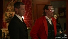 seksowna osiemnastka zdejmuje z siebie ciuszki