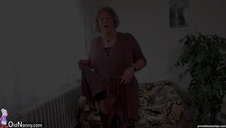 cycata amatorka z różówą seks zabawką