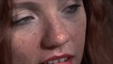 cycata mama delektuje się pipką modej laski