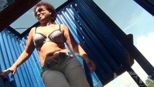 amatorka w szpilkach ma duże cyce