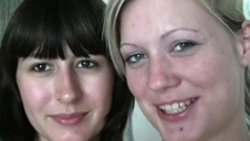 dobrze ją zapina chwytając za cyce