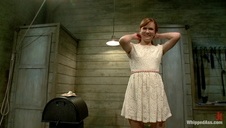 długowłosy facet bzyka opaloną ślicznotkę