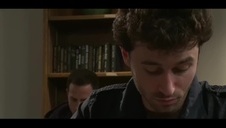 czarnowłosa suczka jest ruchana w obie dziury