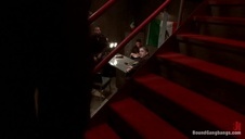 blondyna zadowala zwieracze koleżanki