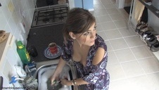 łysy zatkał jej buzię swym kutasem