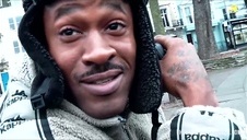 dojrzała księgowa zadowala się w biurze