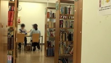 robotnicy posuwają zgrabną brunetę