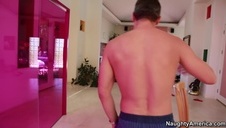 no i spuścił się na nią