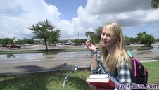 dwie ślicznotki zabawiają się ze sobą