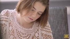 ruda i wytatuowana niunia z pałą w dziobie