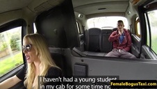 gorący seks na kocyku z latiną w tenisówkach