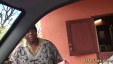 mała młoda robi sobie dobrze