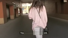 uśmiechnięte ślicznotki ciągną jego pałkę na łożu