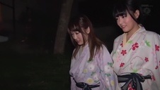 klęczące panie i sztywne kutasy