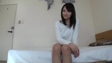 z blond dziewczyną na poddaszu