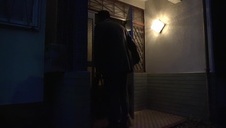 blondyn bije ją po cycach