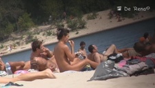 zielonooka kocica ma głębokie gardło